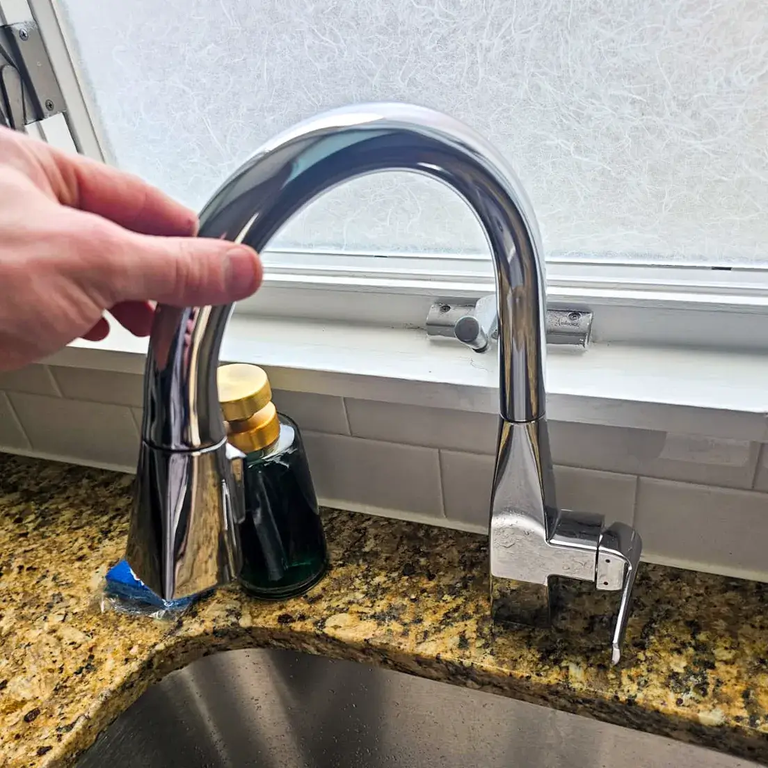Kitchen faucet repair and replacement in North Jersey – modern pull-down fixture installation